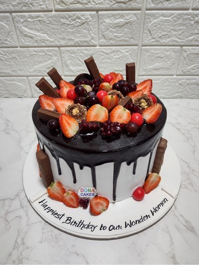 Choco Berry Kit Kat Cake