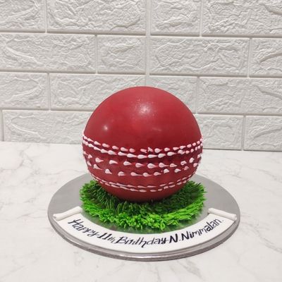 Cricket  Ball Pinata Cake