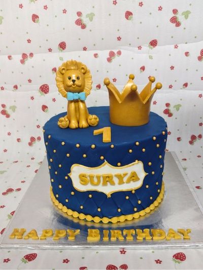 Crown and Lion Theme cake