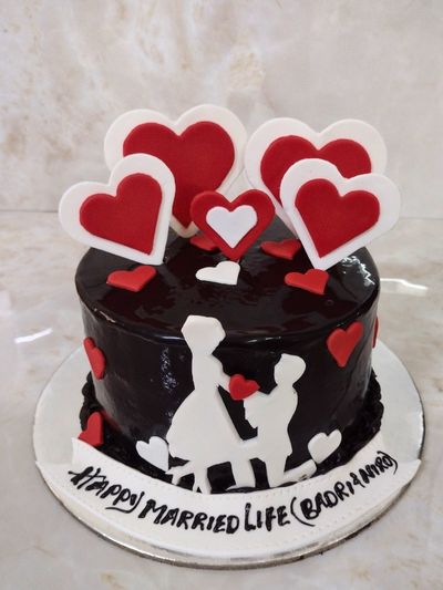 Couple Anniversary Cake