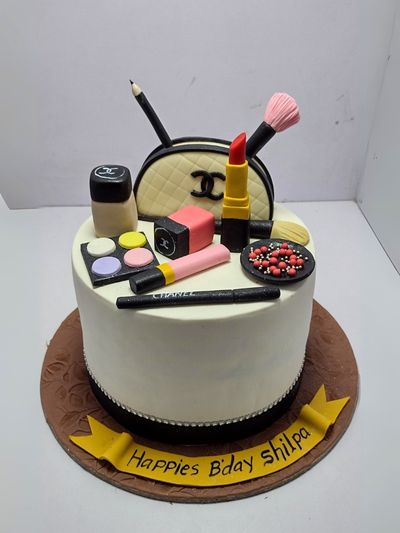 Makeup Kit Theme Cake