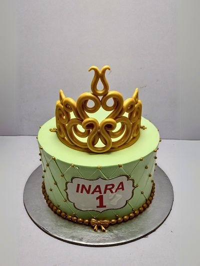 Crown Birthday Cake 2 kg