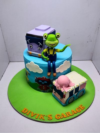 Gecko garage theme cake