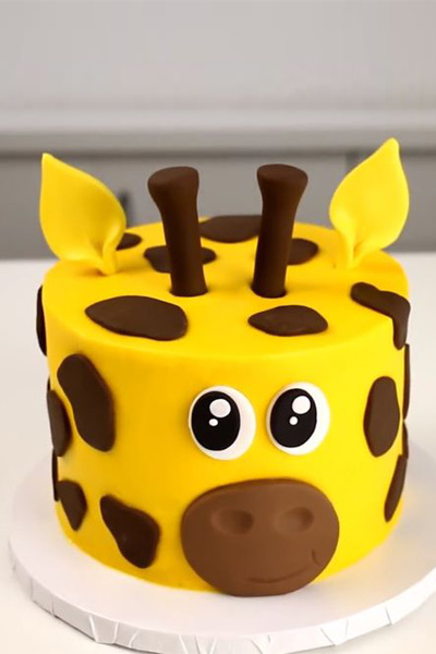 Giraffe Shape Fondant Cake