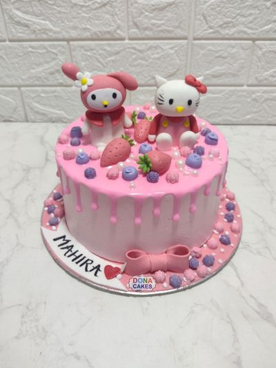 Hello Kitty Cake